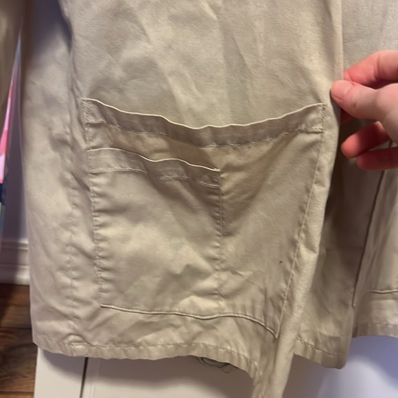 Tan scrub jacket! - Picture 4 of 8